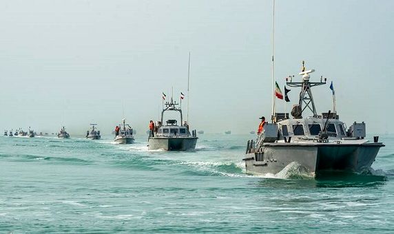رژه شناور‌های دریایی در روز ملی خلیج فارس