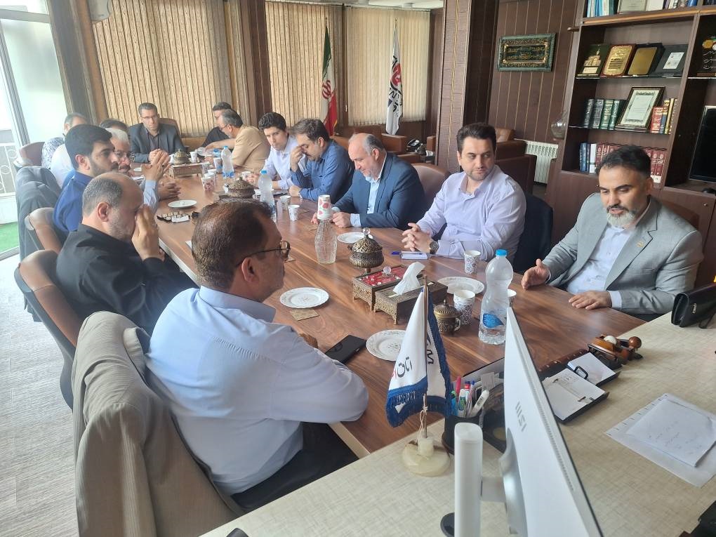 جلسه هم‌اندیشی مدیران شركت توزیع نیروی برق استان گیلان با رئیس بسیج اصناف و روسای اتحادیه های صنفی مركز استان